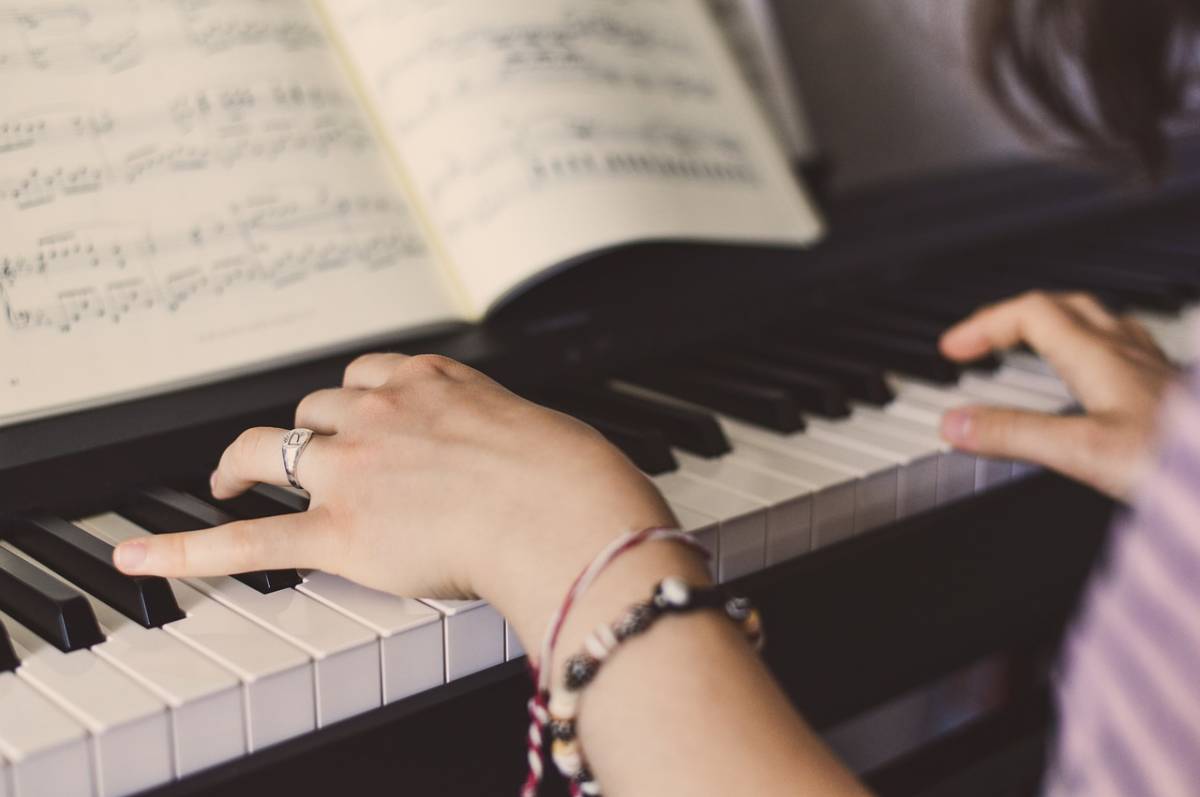 Apprendre le piano tout seul sans déranger les voisins ! - Je suis